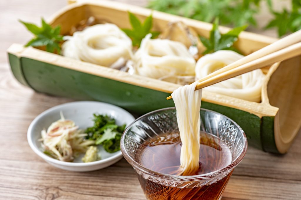 夏の日帰り癒し旅：絶景露天風呂と名物そうめんの里へ。ヨリドコ観光夏のおすすめ日帰りバスツアー。絶景のお宿赤穂銀波荘へ